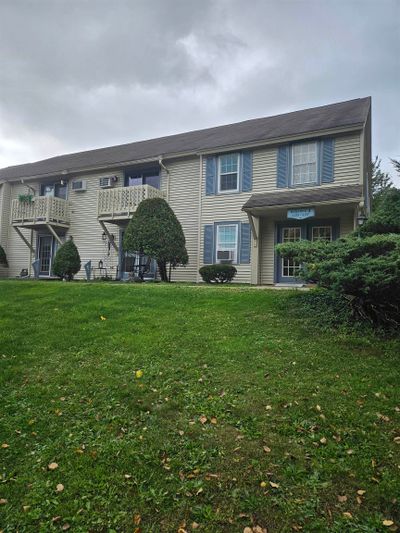 30 - 4230 The Terraces Drive, Condo with 1 bedrooms, 1 bathrooms and null parking in Shelburne VT | Image 1