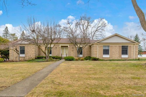 19010 Lacrosse Ave, Lathrup Village, MI, 48076-2529 | Card Image