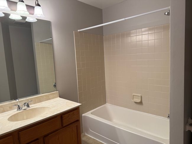 1603 - 1603 Silvergate Ct, Townhouse with 2 bedrooms, 2 bathrooms and 2 parking in Gurnee IL | Image 16