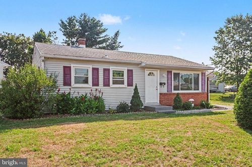 100 Nissley Dr, MIDDLETOWN, PA, 17057-3330 | Card Image