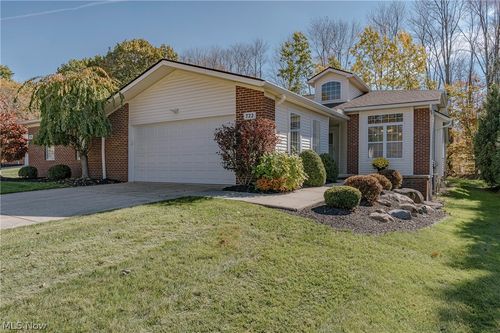 722 Woodlake Drive, Aurora, OH, 44202 | Card Image