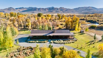 4247 Summit Dr, Home with 3 bedrooms, 4 bathrooms and null parking in Mackay ID | Image 2