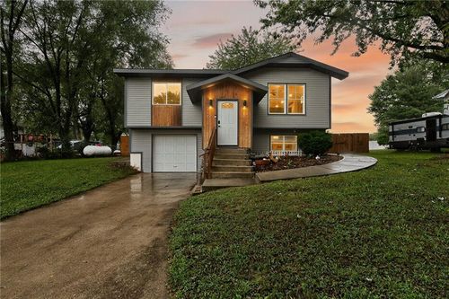 2908 Robin Ln, Sedalia, MO, 65301-9395 | Card Image