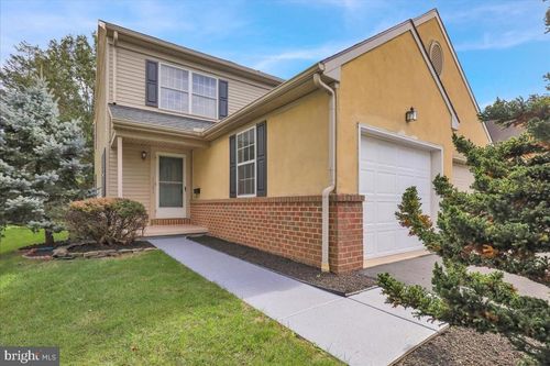 1553 Queen Ln, LANCASTER, PA, 17601-4321 | Card Image