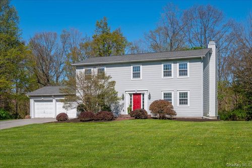 13 Hart Dr, Poughkeepsie, NY, 12603-1147 | Card Image