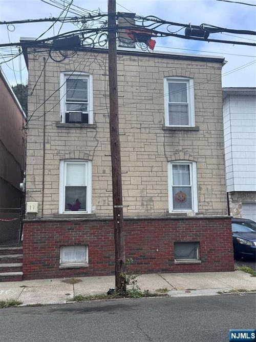 17 Green Ct, Lodi, NJ, 07644-2409 | Card Image