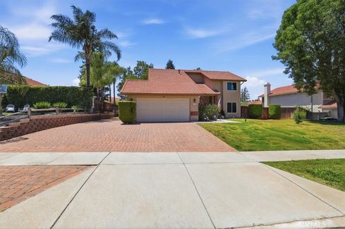 210 Jesse Way, Redlands, CA, 92374-5579 | Card Image