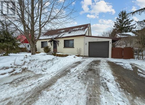 11 Centre St, Angus, ON, L0M1B0 | Card Image