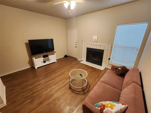 apt-306-2414 Longview St, Austin, TX, 78705-4232 | Card Image