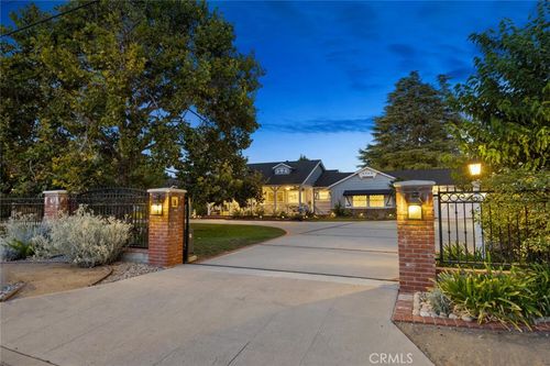 8536 Oak Park Ave, Sherwood Forest, CA, 91325-3422 | Card Image