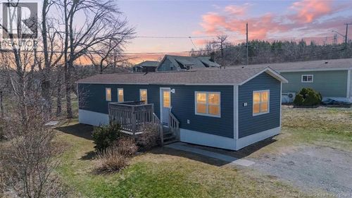 2 Macintosh St, Fredericton, NB, E3C1L8 | Card Image