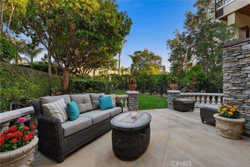 5032 Amalfi Way, Oxnard, CA, 93035-2805 | Card Image