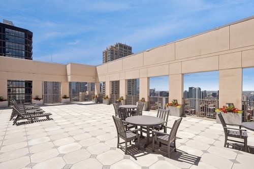 3614-2 E Erie St, Chicago, IL, 60611-3159 | Card Image