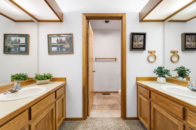 28-Bathroom | Image 17