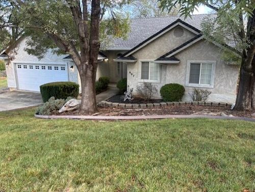 667 Reddington Dr, Redding, CA, 96003-5206 | Card Image