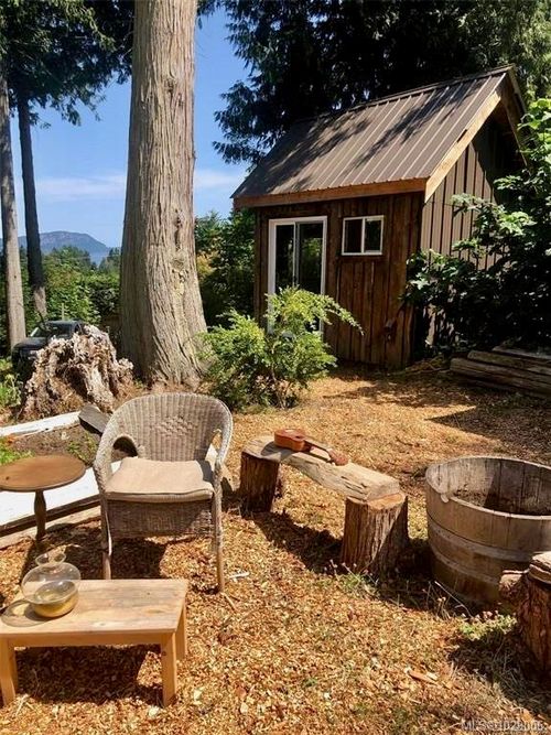 174 Victoria St, Salt Spring Island, BC, V8K1P3 | Card Image