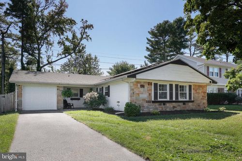 40 Holiday Ln, Willingboro, NJ, 08046-1814 | Card Image