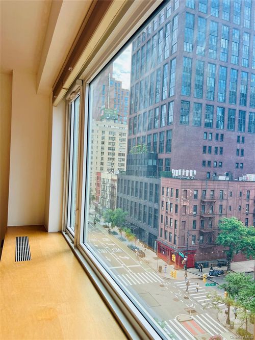 8l-411 East E 53rd St, New York, NY, 10022-5110 | Card Image