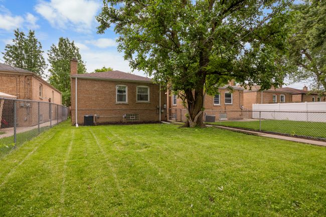 11828 S Hale Avenue, House other with 3 bedrooms, 2 bathrooms and 1 parking in Chicago IL | Image 37