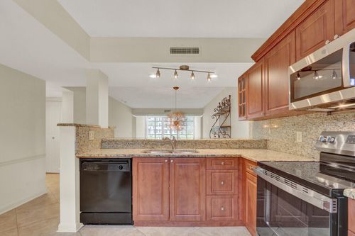 105-3636 Whitehall Drive, West Palm Beach, FL, 33401 | Card Image