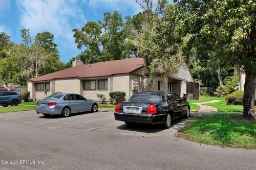 1122-8300 Plaza Gate Ln, Jacksonville, FL, 32217-4497 | Card Image
