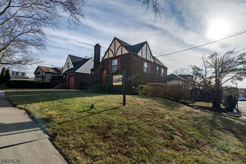 820 Elizabeth St, Ridgefield, NJ, 07657-2512 | Card Image