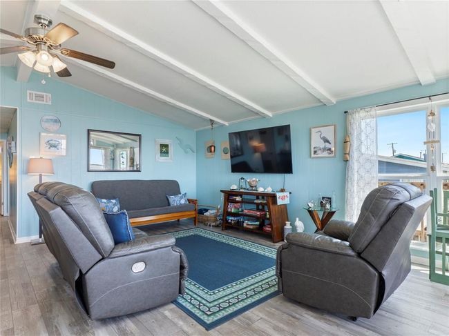 327 Bayshore Dr, House other with 3 bedrooms, 3 bathrooms and null parking in Palacios TX | Image 6