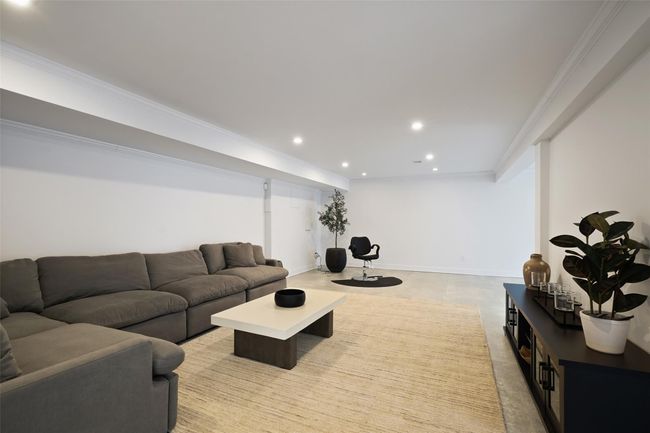Lower level living space | Image 31