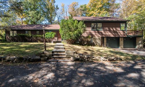 19 Ridgeview Rd, Poughkeepsie, NY, 12603-4211 | Card Image
