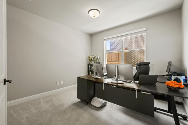 plenty of privacy in the office | Image 16