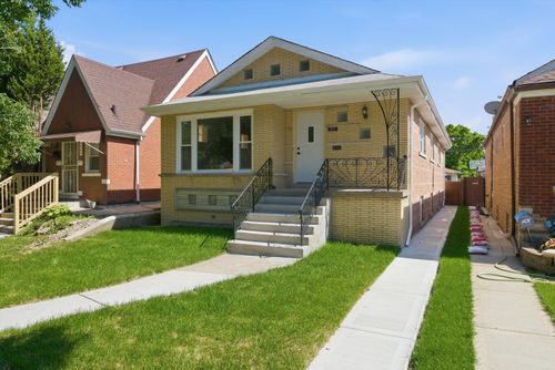 3907 W Marquette Rd, Chicago, IL, 60629-4115 | Card Image