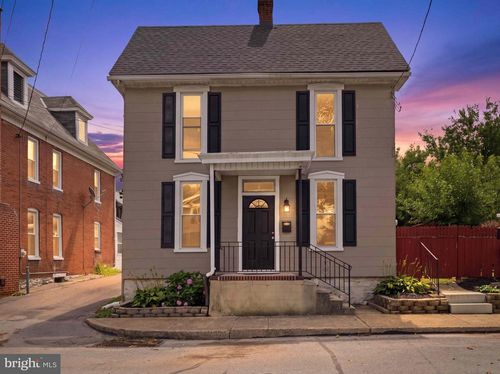 111 Harrison Ave, WAYNESBORO, PA, 17268-1211 | Card Image