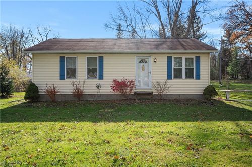 16195 Snow Rd, Burton, OH, 44021-9731 | Card Image