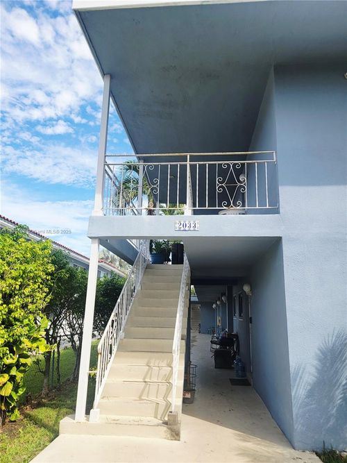 apt-2-2033 Calais Dr, Miami Beach, FL, 33141-3565 | Card Image