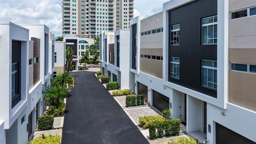 213 Cosmopolitan Ct, Sarasota, FL, 34236-6894 | Card Image