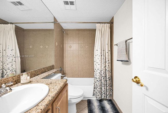 APT-703 - 1501 E Broward Blvd, Condo with 3 bedrooms, 2 bathrooms and null parking in Fort Lauderdale FL | Image 23