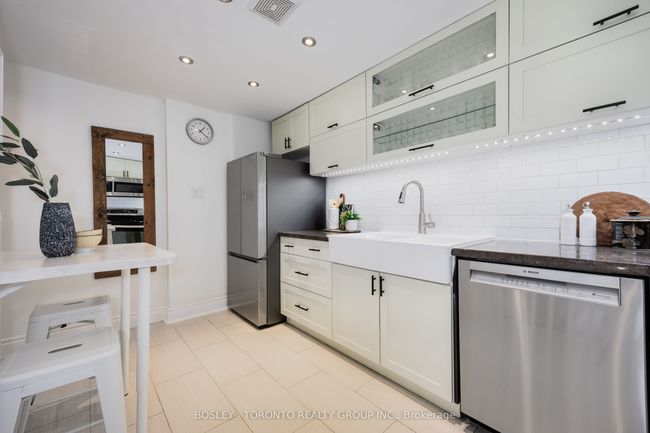 25 - 1666 Queen St E, Condo with 3 bedrooms, 1 bathrooms and null parking in Toronto ON | Image 17