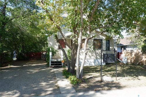 568 Stadacona St W, Moose Jaw, SK, S6H1Z9 | Card Image