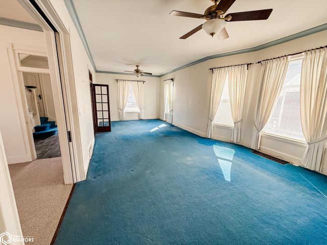 415 S Garfield Ave, Home with 4 bedrooms, 2 bathrooms and 2 parking in Burlington IA | Image 6