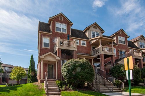 3016 Barclay Way, Ann Arbor, MI, 48105-9464 | Card Image