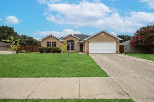 1611 Summertree Ln, Grand Prairie, TX, 75052-1683 | Card Image