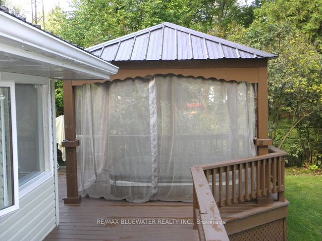 6016 Max Dr, House other with 2 bedrooms, 2 bathrooms and 6 parking in Kettle And Stony Point Fn ON | Image 9