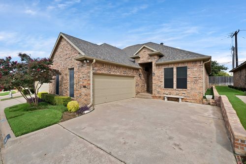 1220 Woodland Park Dr, Hurst, TX, 76053-3708 | Card Image