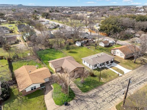 907 W Bridge St, Granbury, TX, 76048-2017 | Card Image