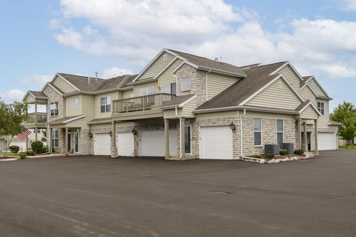 d-N17W26522 Meadowgrass Circle, Pewaukee, WI, 53072 | Card Image