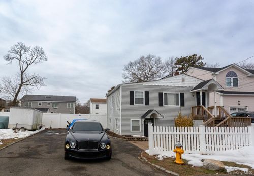 14 Walnut St, Wyandanch, NY, 11798-4018 | Card Image