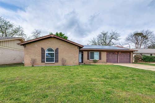 813 Prestwick Street, Bedford, TX, 76022 | Card Image