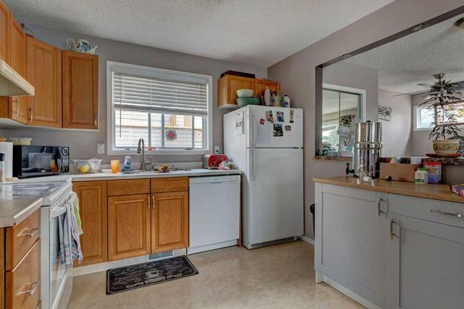 127 Millcrest Way Sw, Home with 4 bedrooms, 2 bathrooms and 2 parking in Calgary AB | Image 8