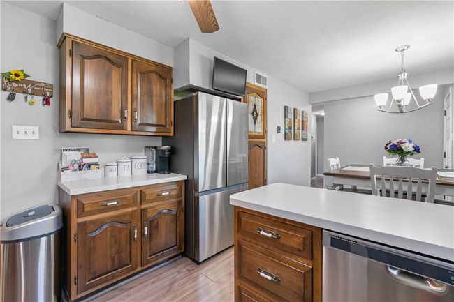 160 Sonnie Dr, House other with 3 bedrooms, 2 bathrooms and 6 parking in Crabtree PA | Image 9