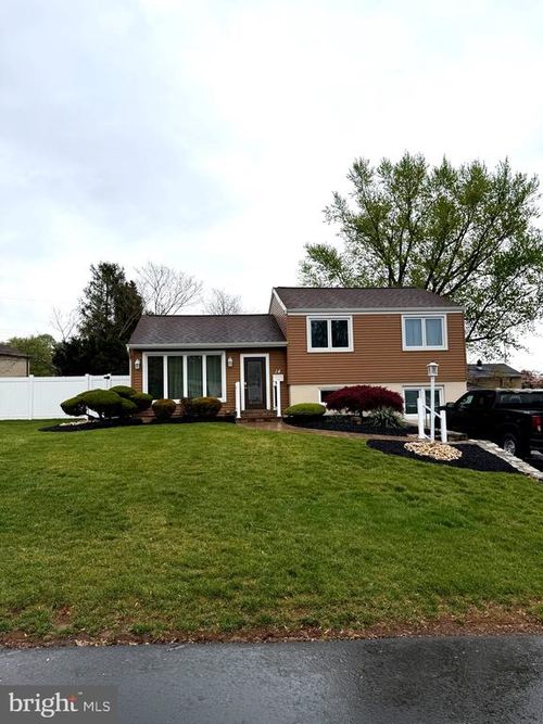 14 Revere St, FEASTERVILLE TREVOSE, PA, 19053-4322 | Card Image